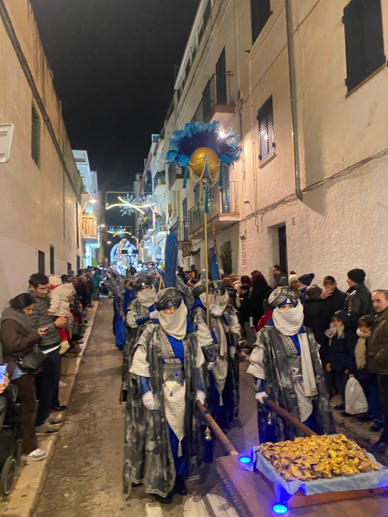 חגיגות שלושת המלכים ברחובות סיטג׳ס (צילום: מייכאל כורך)