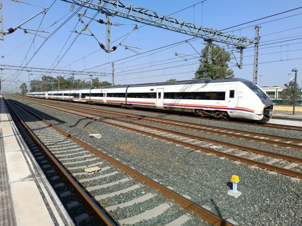 רכבת פרברים, ספרד (Pexels)