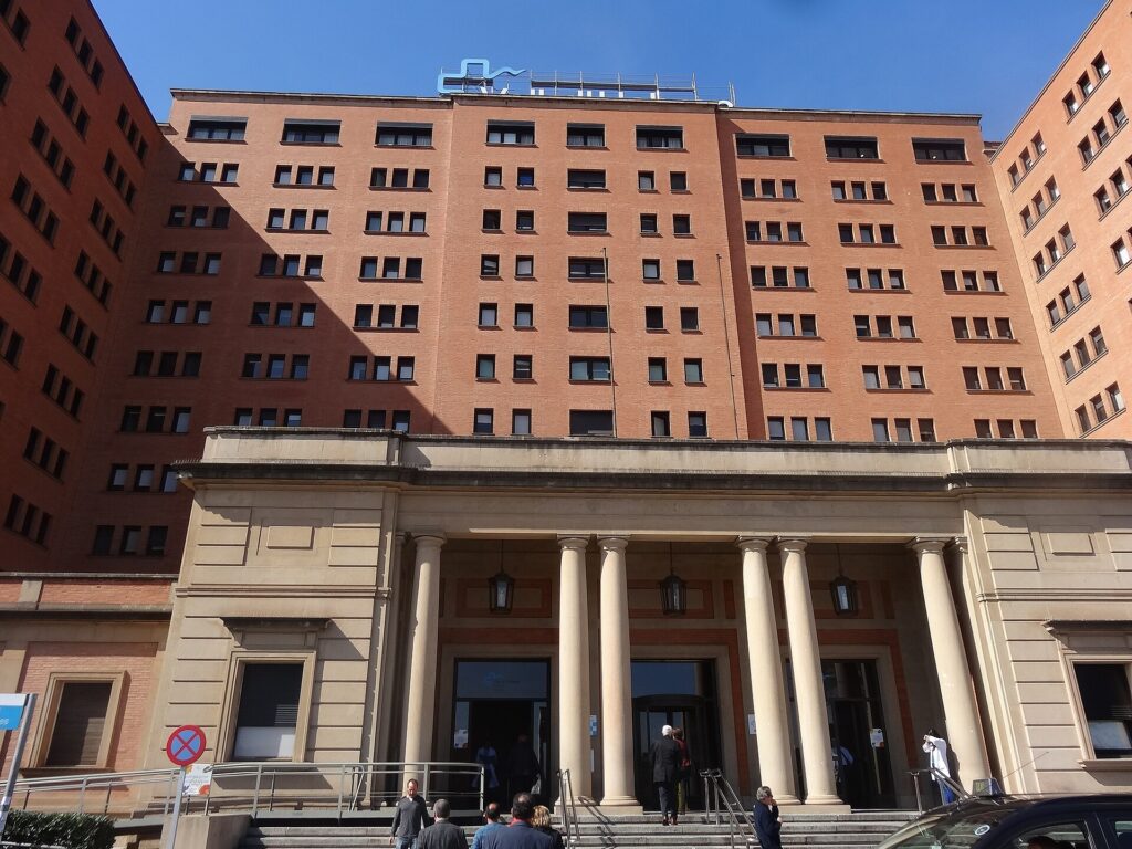 בית החולים האוניברסיטאי ״ואל ד'הברון״, ברצלונה (צילום: Jordiferrer, ברישיון CC BY-SA 4.0)