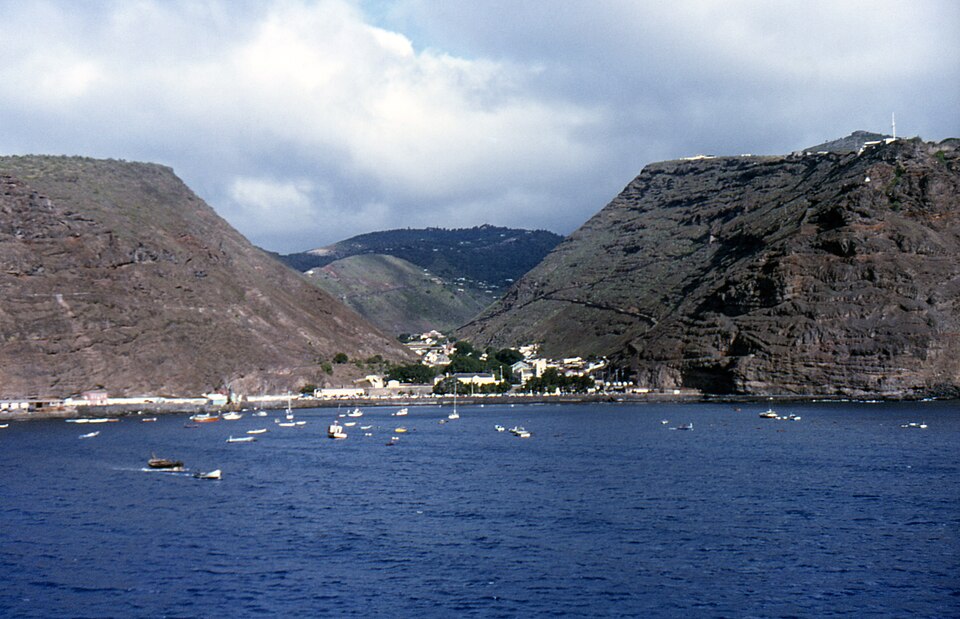 האי סנט הלנה Saint Helena Island, דרום האוקיינוס הפסיפי (צילום: Peter Neaum, ויקימדיה)