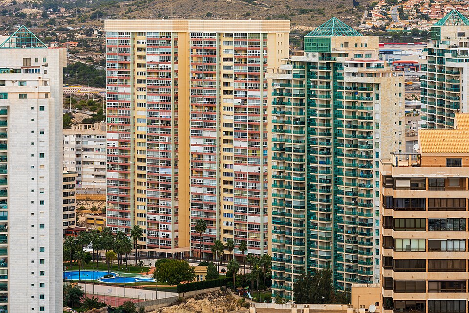 בנידורם, מחוז אליקנטה. בין הדיור המתוח למלחמה על הפיקוח. (צילום: מתוך Wikimedia Commons - חופשי לשימוש)